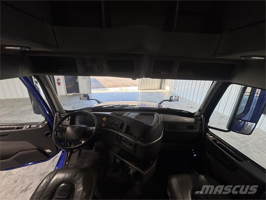 Volvo VNL860 Vetopöytäautot
