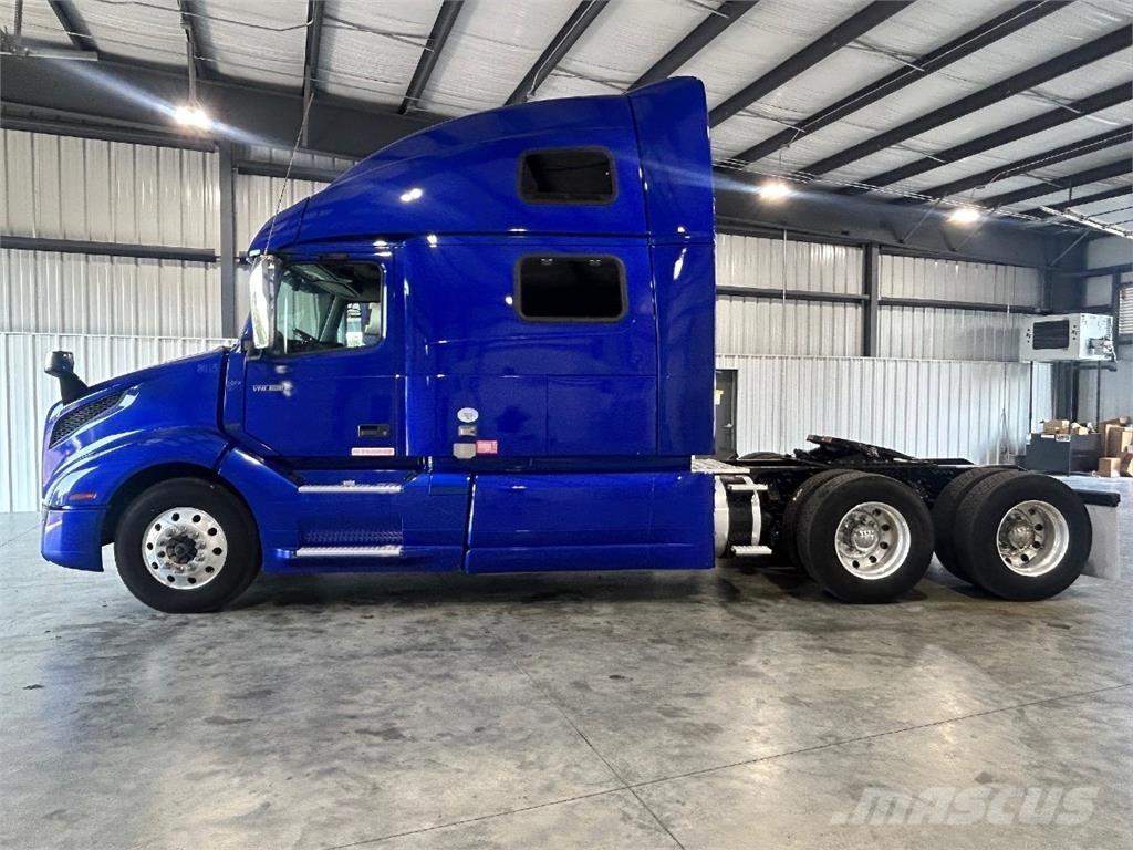 Volvo VNL860 Vetopöytäautot