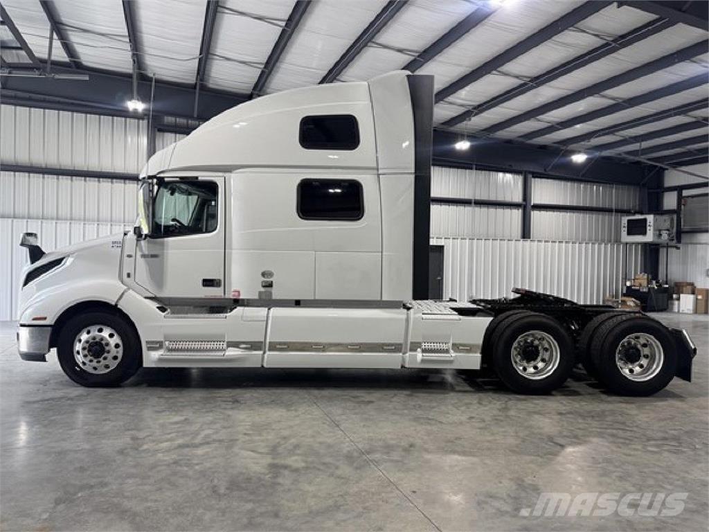 Volvo VNL860 Vetopöytäautot