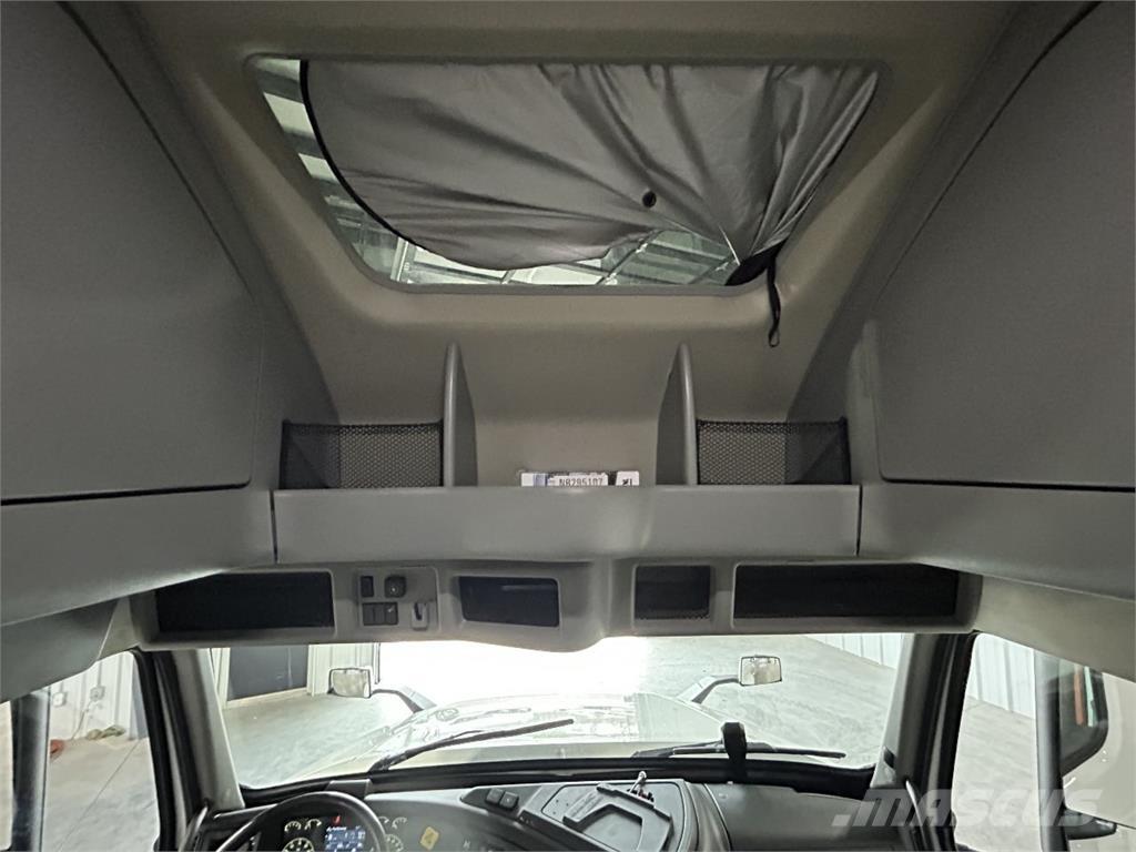 Volvo VNL860 Vetopöytäautot