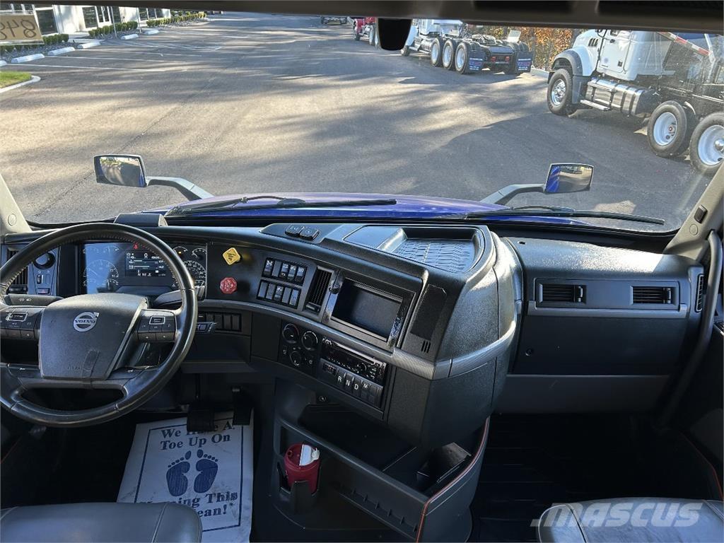 Volvo VNL860 Vetopöytäautot