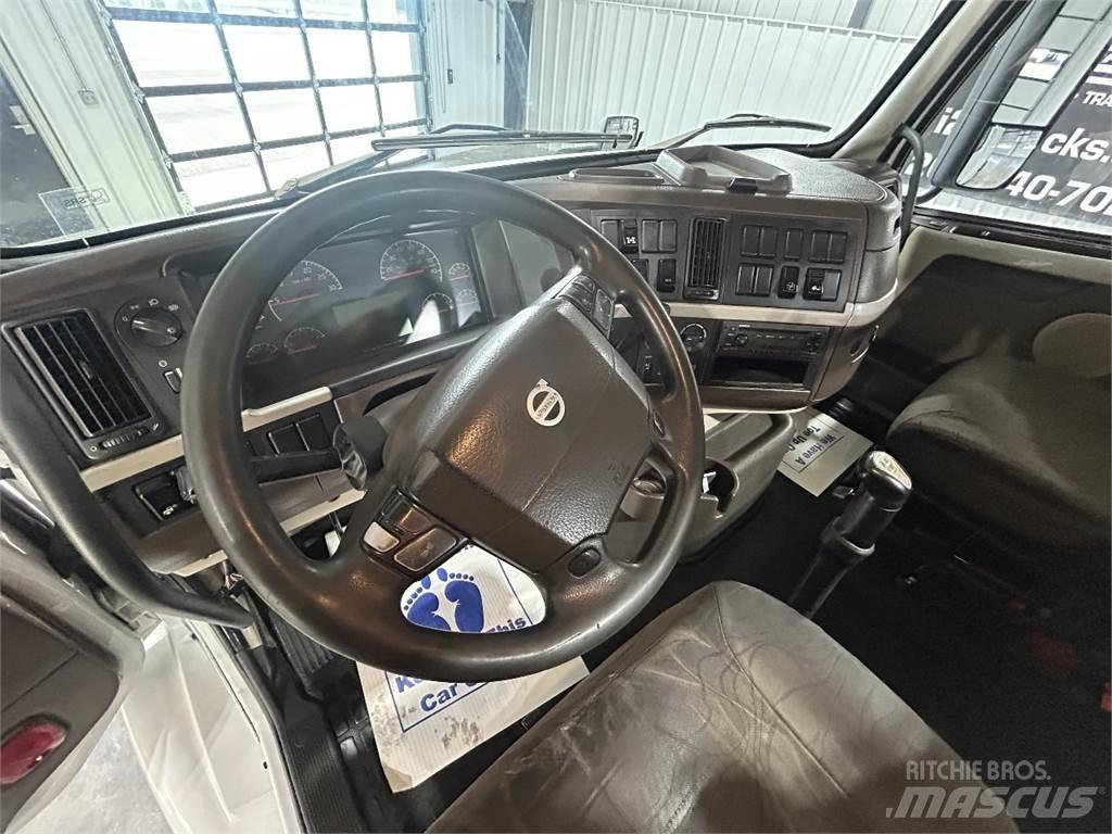 Volvo VNM64T200 Vetopöytäautot