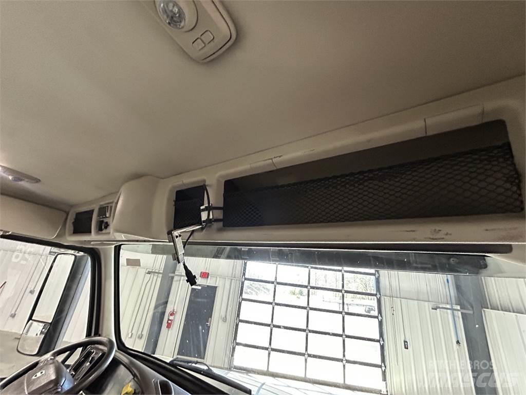Volvo VNM64T200 Vetopöytäautot
