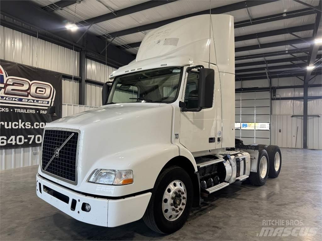 Volvo VNM64T200 Vetopöytäautot