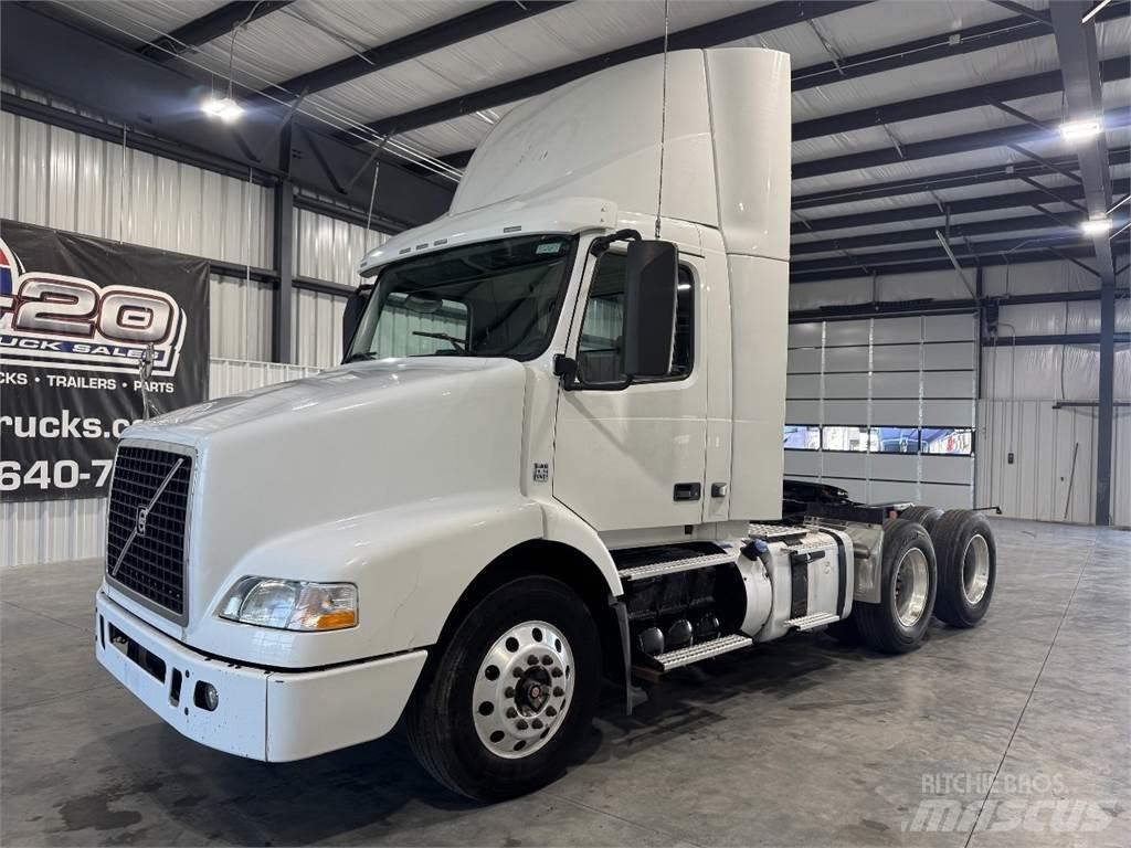 Volvo VNM64T200 Vetopöytäautot