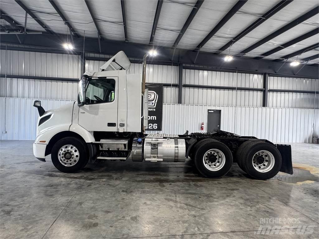 Volvo VNR64T300 Vetopöytäautot