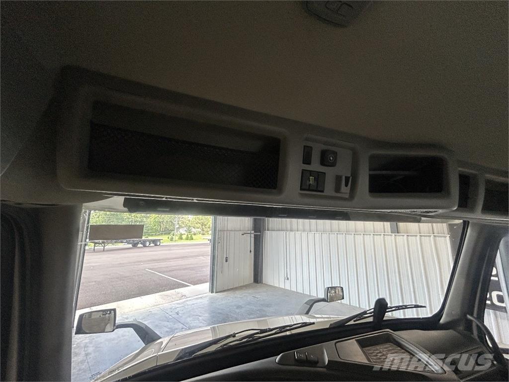 Volvo VNR64T300 Vetopöytäautot