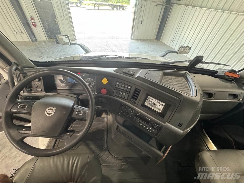 Volvo VNR64T300 Vetopöytäautot