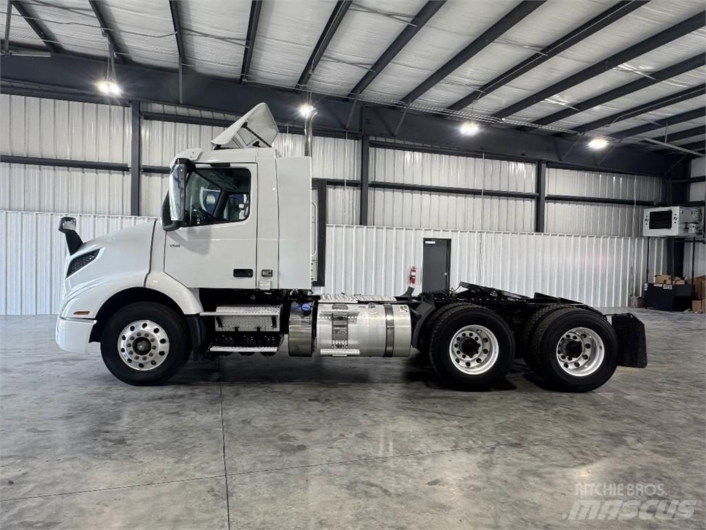 Volvo VNR64T300 Vetopöytäautot