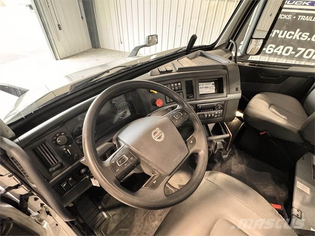 Volvo VNR64T300 Vetopöytäautot