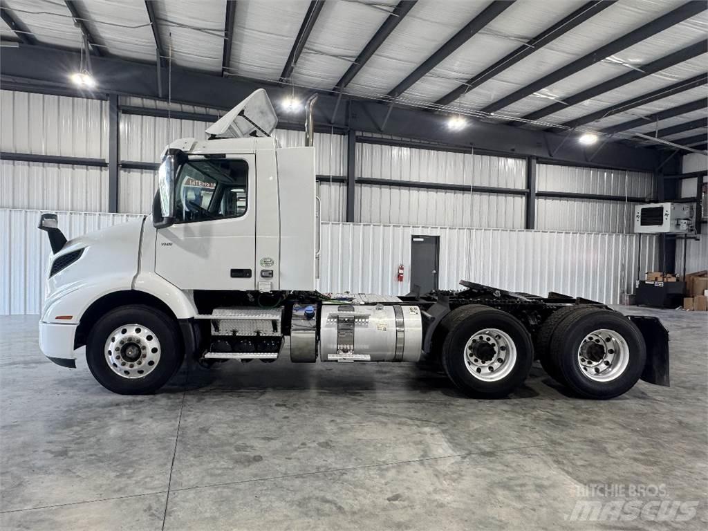 Volvo VNR64T300 Vetopöytäautot