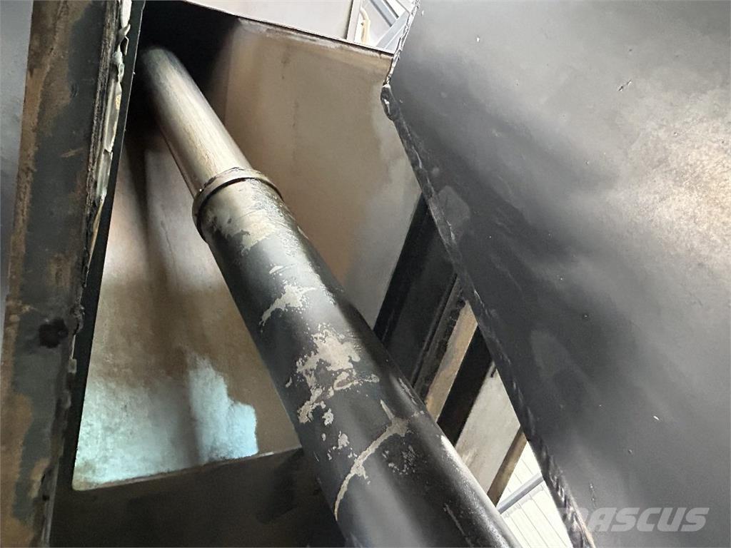 Western Star 4700SF Sora- ja kippiautot