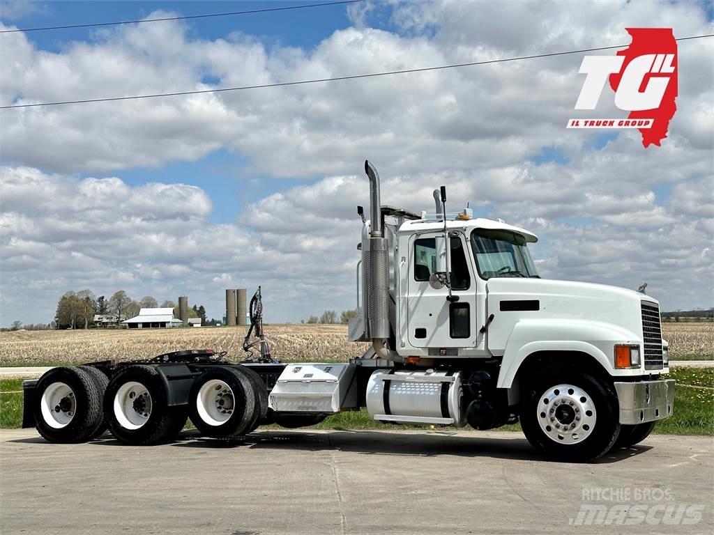 Mack CH613 Vetopöytäautot