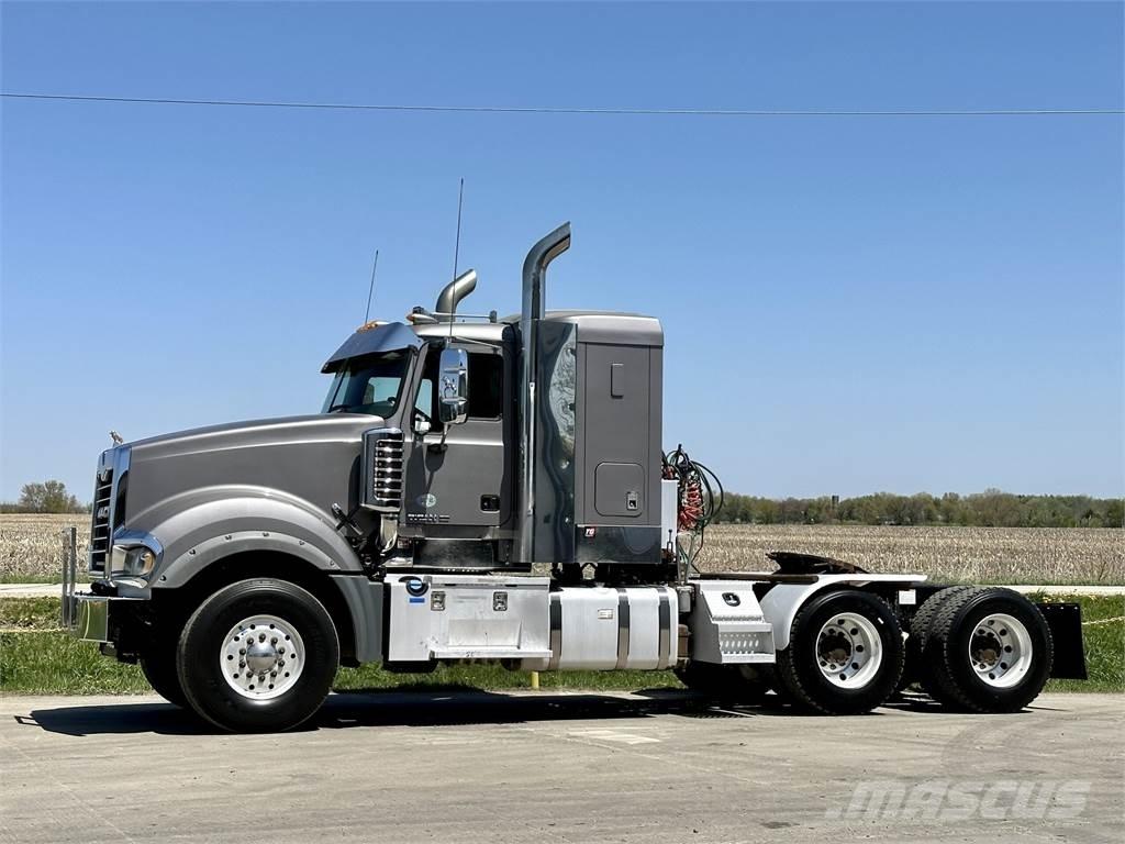 Mack Titan TD713 Vetopöytäautot