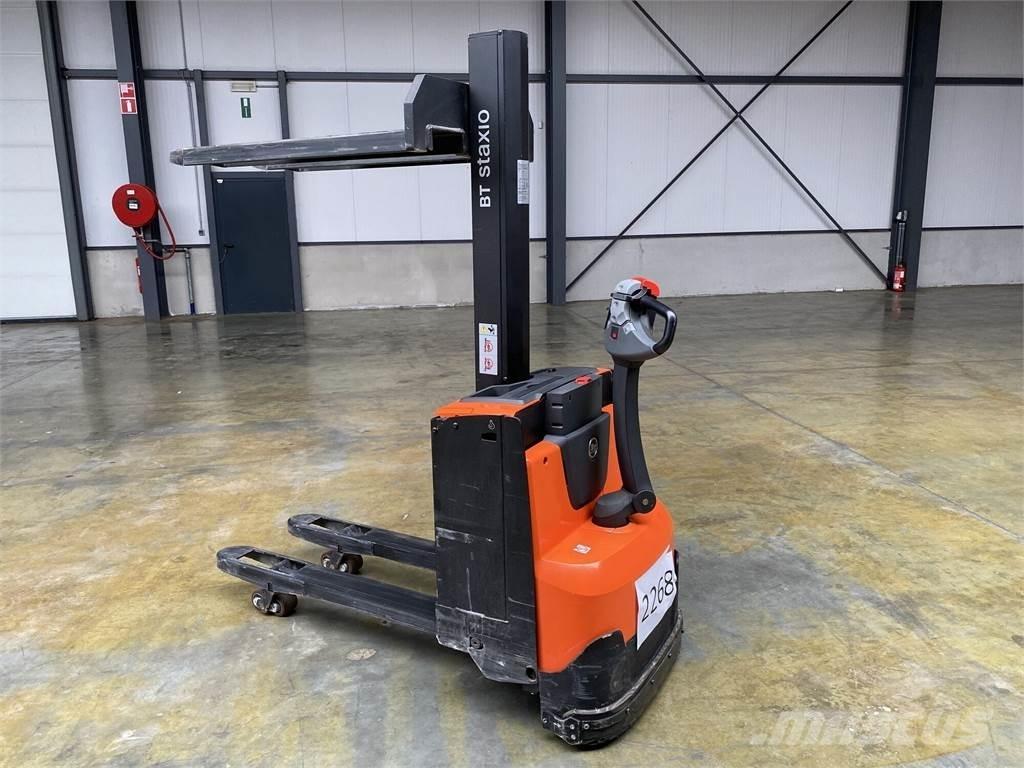 Toyota BT SWE080L Ajettavat pinoamisvaunut
