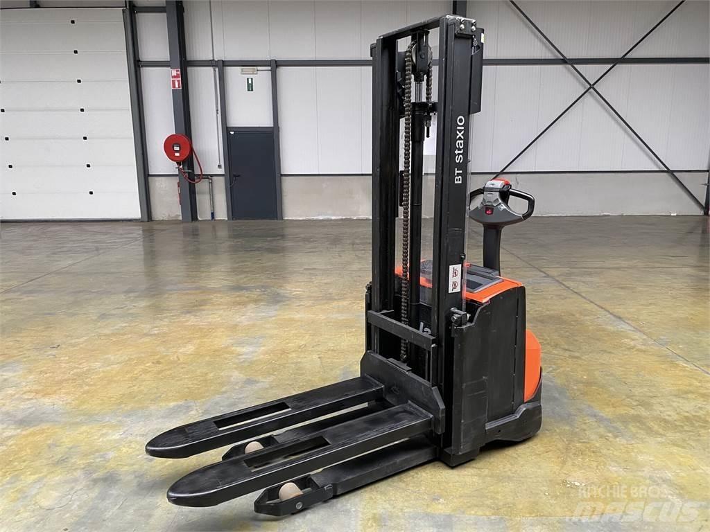 Toyota BT SWE100 Ajettavat pinoamisvaunut