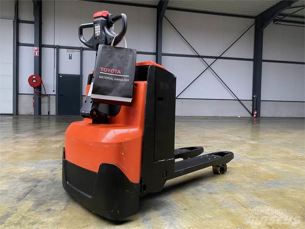 Toyota LWE200 Pumppukärryt