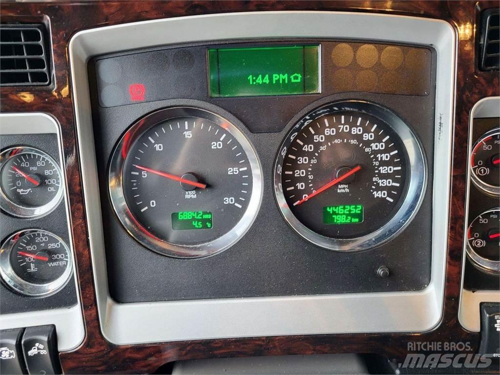 Kenworth W900 Vetopöytäautot