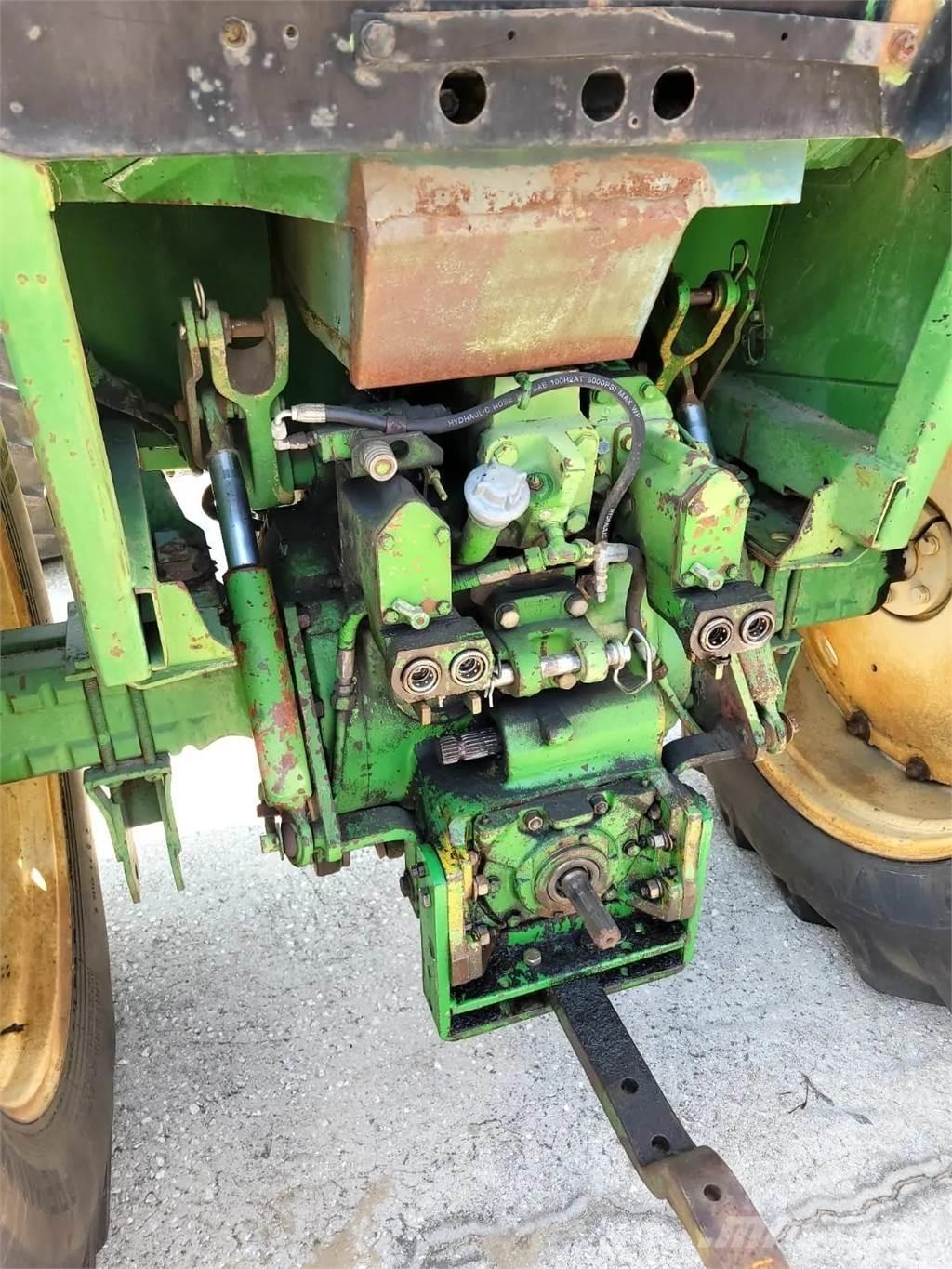John Deere 4230 Traktorit