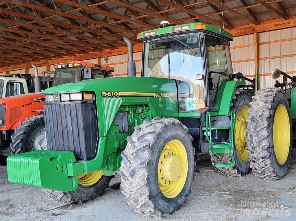 John Deere 8400 Traktorit