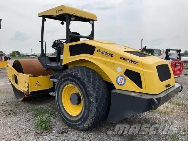 Bomag BW211D-5 Yksivalssijyrät