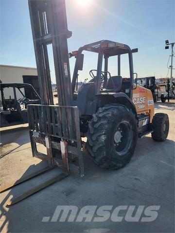 CASE 586H Maastotrukit