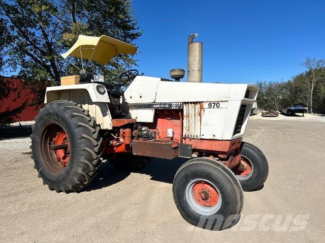 CASE 970 Traktorit