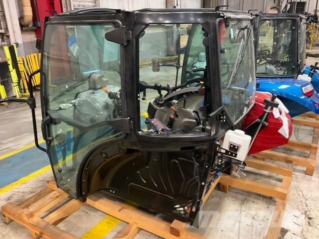Case IH  Ohjaamot ja sisustat