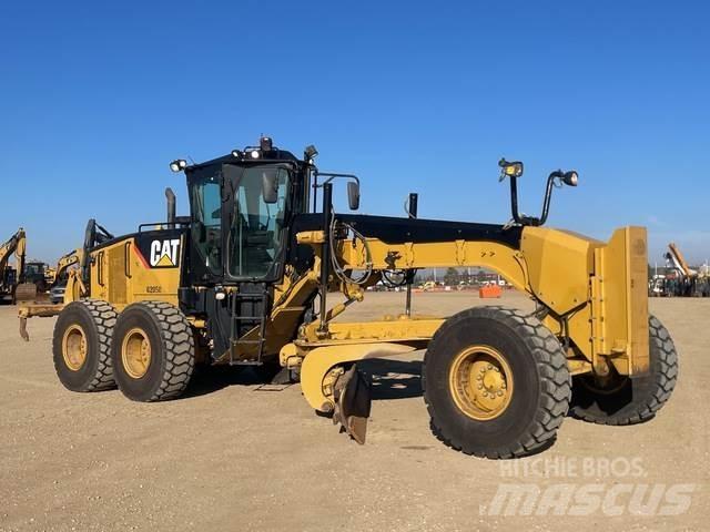 CAT 14M Tiehöylät