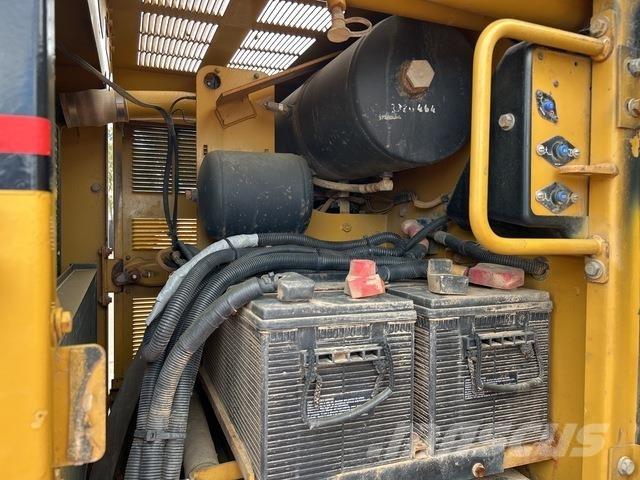 CAT 16H Tiehöylät