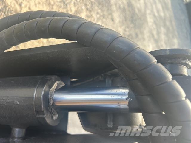 CAT 216B3 Liukuohjatut kuormaajat
