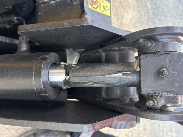 CAT 216B3 Liukuohjatut kuormaajat
