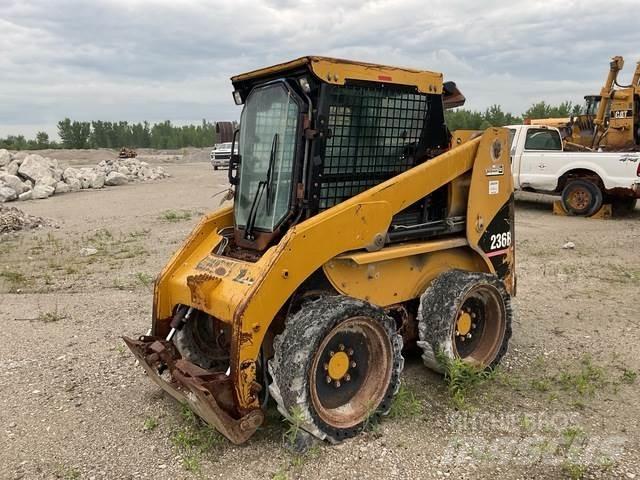 CAT 236B Liukuohjatut kuormaajat
