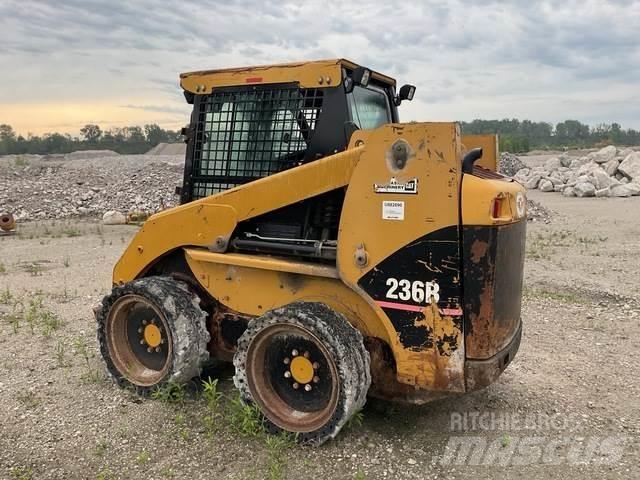 CAT 236B Liukuohjatut kuormaajat