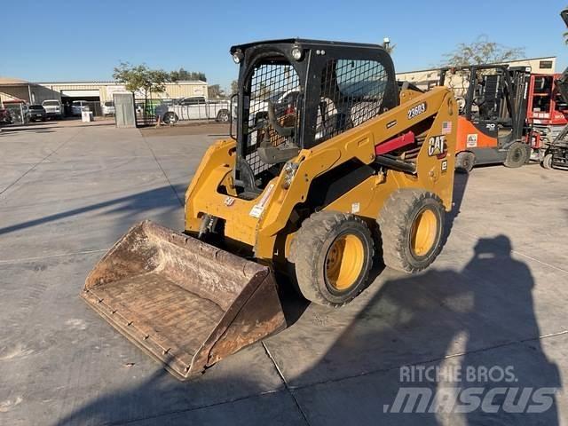 CAT 236D Liukuohjatut kuormaajat