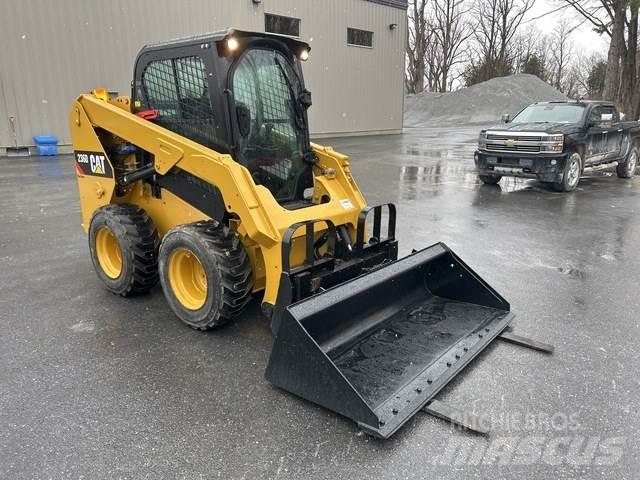 CAT 236D Liukuohjatut kuormaajat