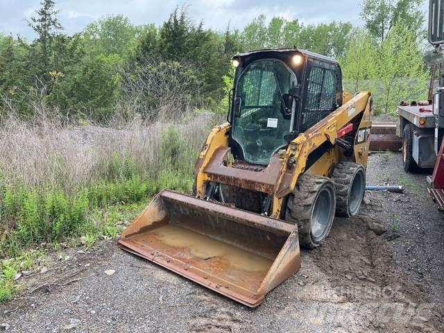 CAT 236D Liukuohjatut kuormaajat