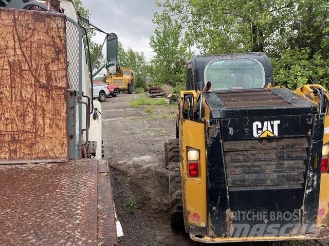 CAT 236D Liukuohjatut kuormaajat