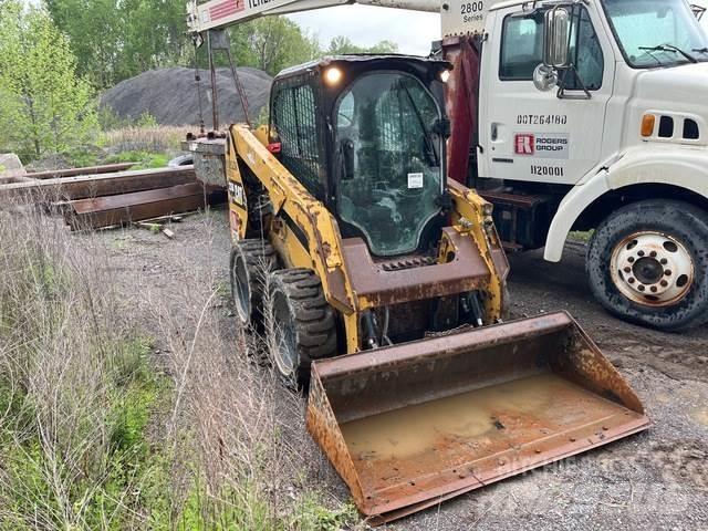 CAT 236D Liukuohjatut kuormaajat