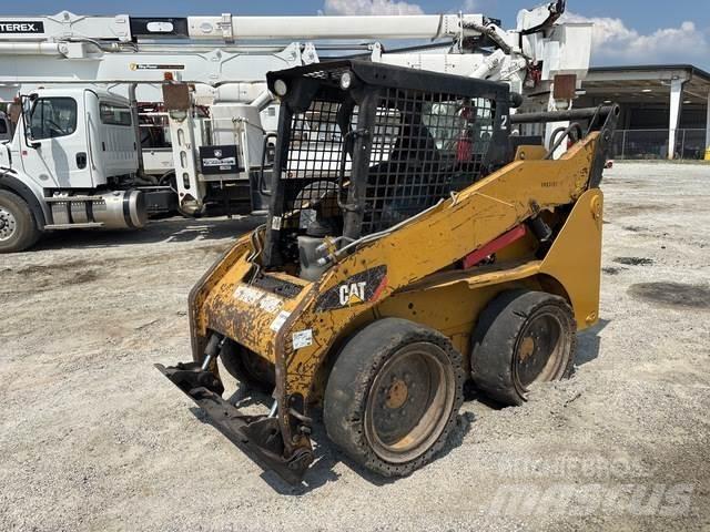 CAT 242B3 Liukuohjatut kuormaajat