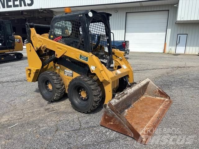 CAT 242D Liukuohjatut kuormaajat