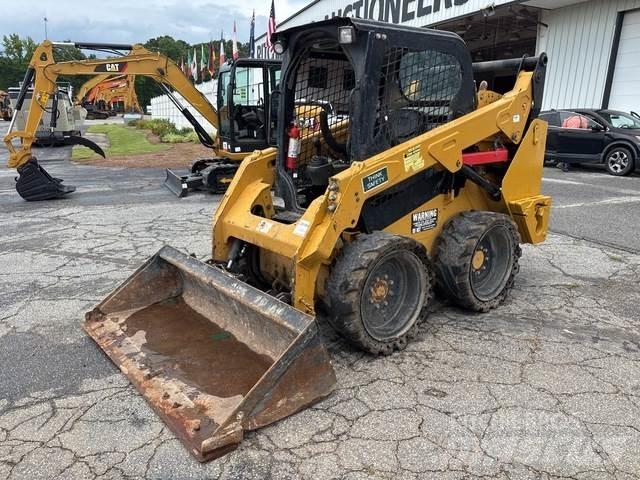 CAT 242D Liukuohjatut kuormaajat