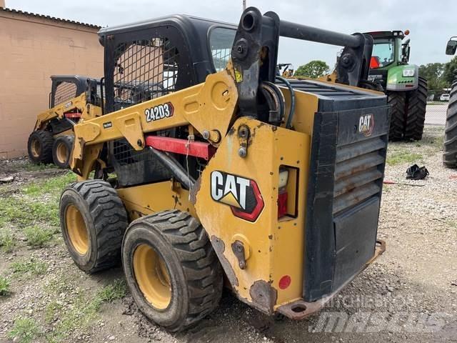 CAT 242D3 Liukuohjatut kuormaajat