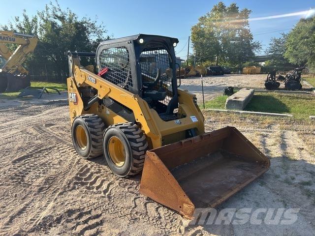 CAT 242D3 Liukuohjatut kuormaajat