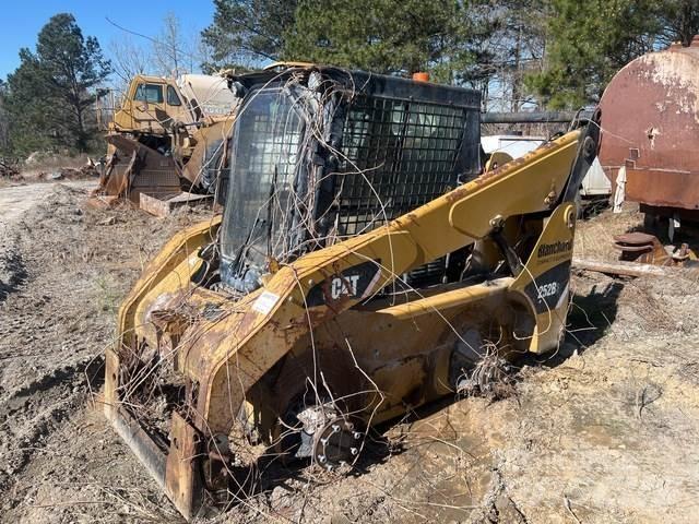 CAT 252B3 Liukuohjatut kuormaajat