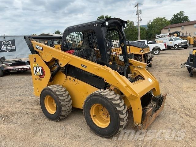 CAT 272D3 Liukuohjatut kuormaajat