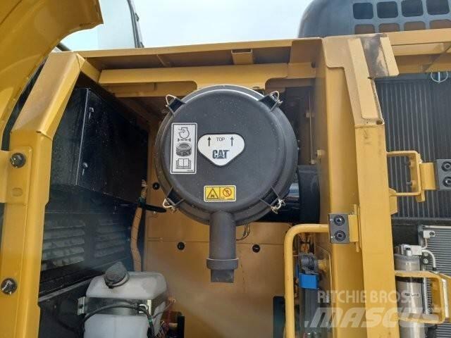 CAT 323D3 Telakaivukoneet