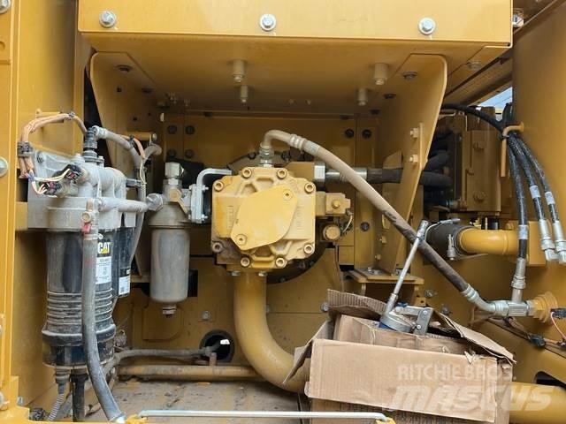 CAT 323GX Telakaivukoneet