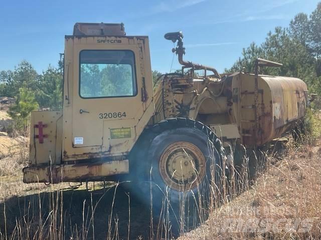 CAT 613B Vesisäiliöautot