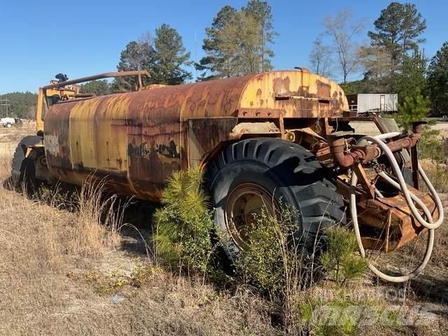 CAT 613B Vesisäiliöautot